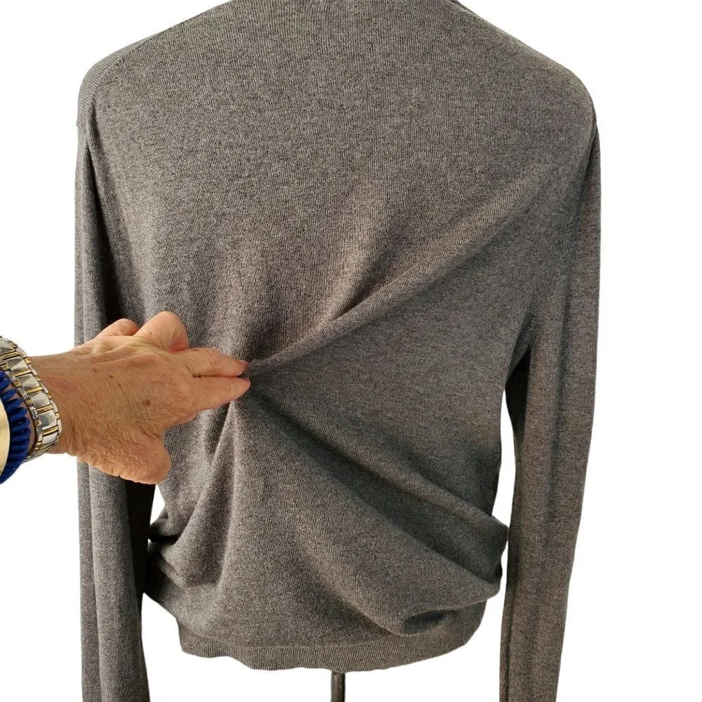 Banana Republic Luxe V-Neck Sweater Men’s L Gray Lightweight Fine-Knit Pullover